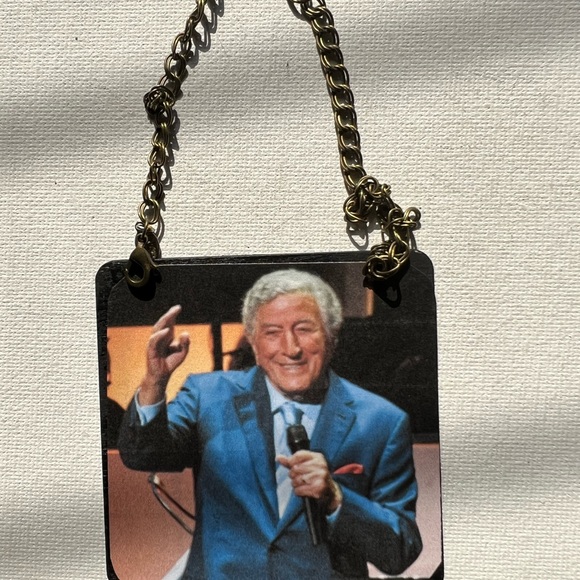 Tony Bennett Ornament - Picture 2 of 3